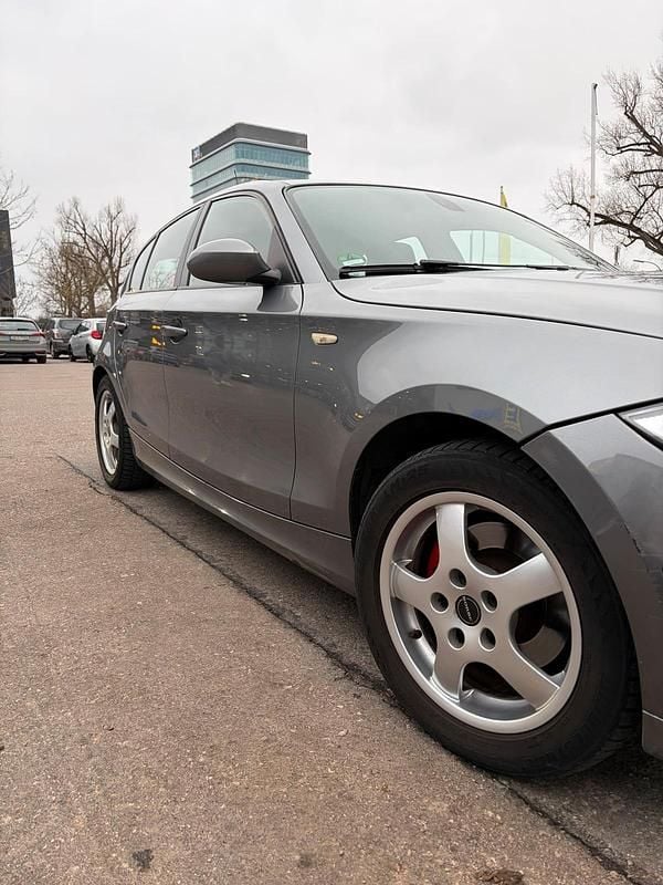 Gebraucht BMW 118 143 PS (105 kW) 2009 Grau Kleinwagen