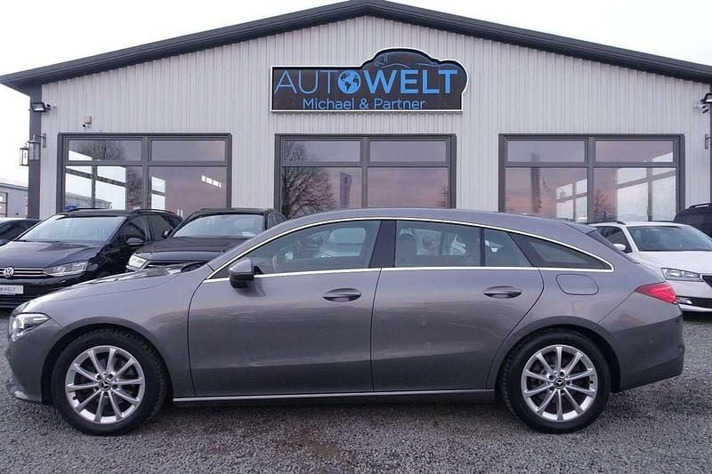 Mountaingrau Gebraucht 2019 Mercedes CLA180 Limousine | 19.990 € (Guter Preis) - Bild 1/4