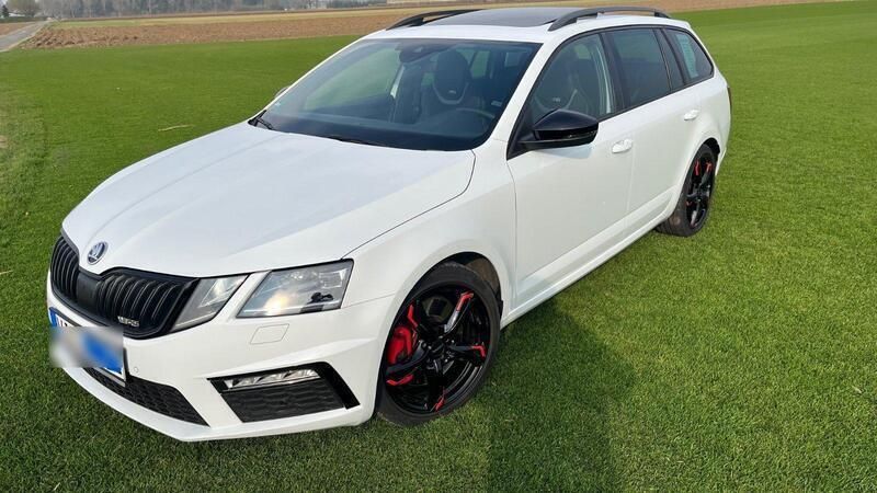 Weiß Gebraucht 2018 Skoda Octavia RS Kombi | 23.390 € (Teuer) - Bild 1/4