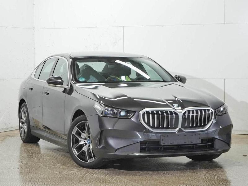 Gebraucht BMW 530e Sport Line 299 PS (219 kW) 2024 Grau Limousine