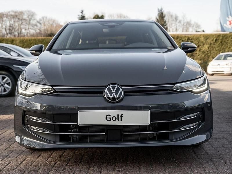 Neu VW Golf VIII 150 PS (110 kW) 2026 Grau Limousine