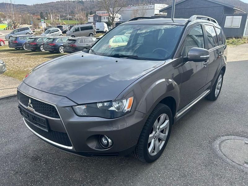 Gebraucht Mitsubishi Outlander Edition 177 PS (130 kW) 2011 Braun SUV