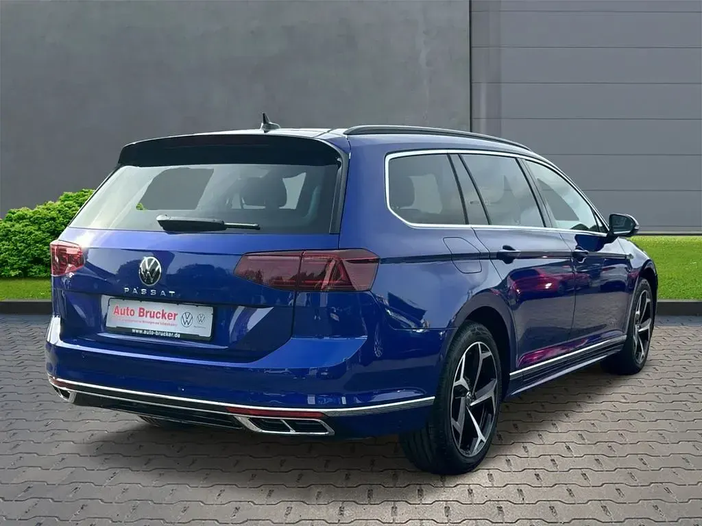 Gebraucht VW Passat Business 190 PS (139 kW) 2024 Lapiz blue metallic Kombi
