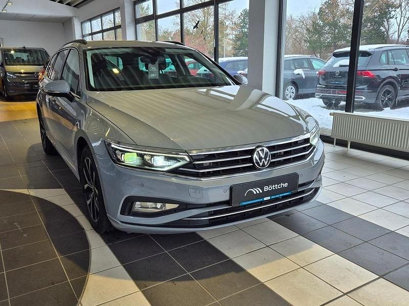 Gebraucht VW Passat Business 200 PS (147 kW) 2022 Mondsteingrau Kombi