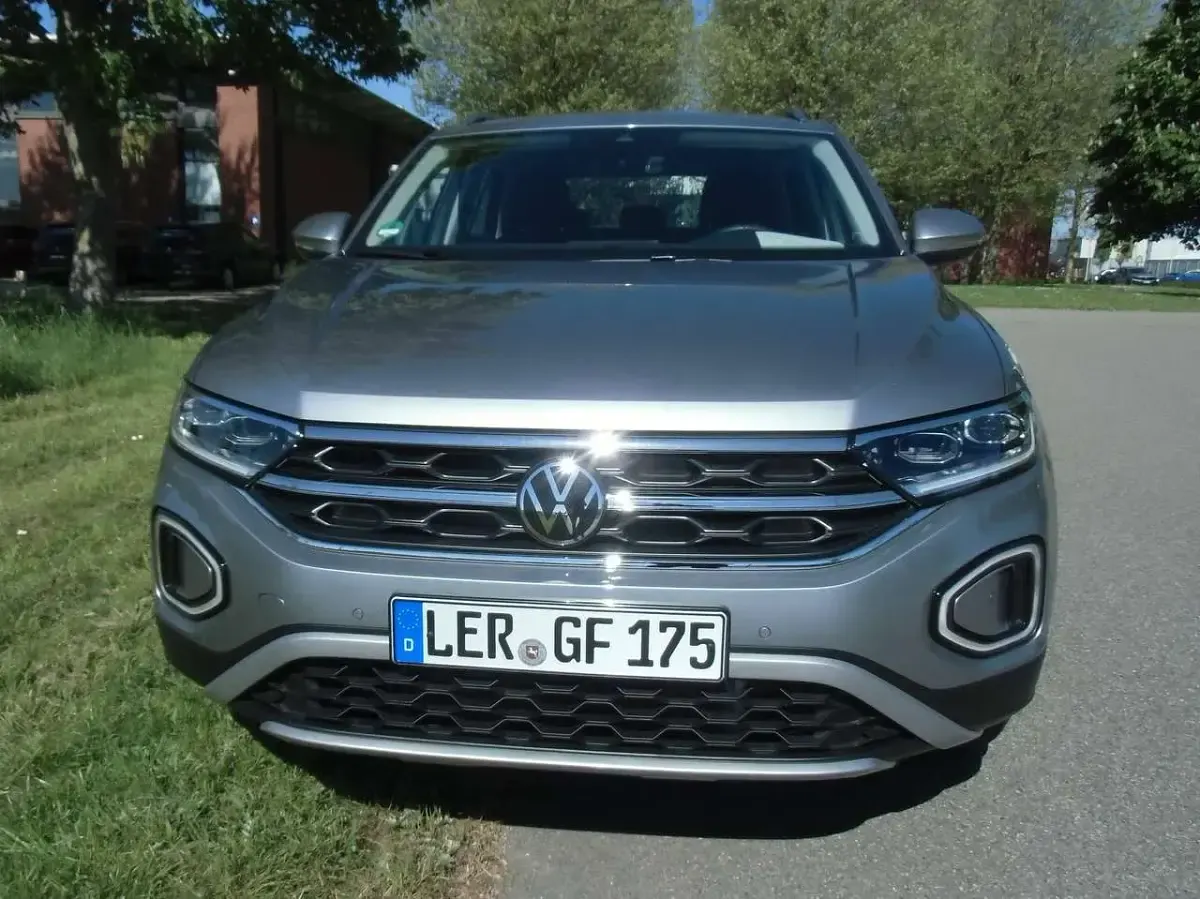 Gebraucht VW T-Roc Style 150 PS (110 kW) 2025 Silber SUV