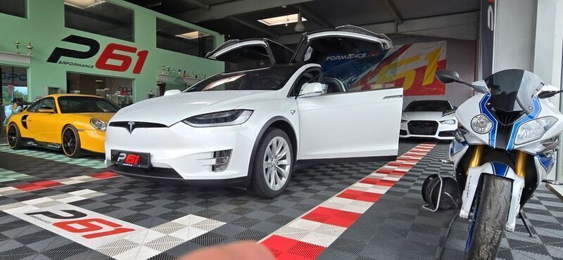 Weiß Gebraucht 2017 Tesla Model X SUV | 23.999 € - Bild 1/4