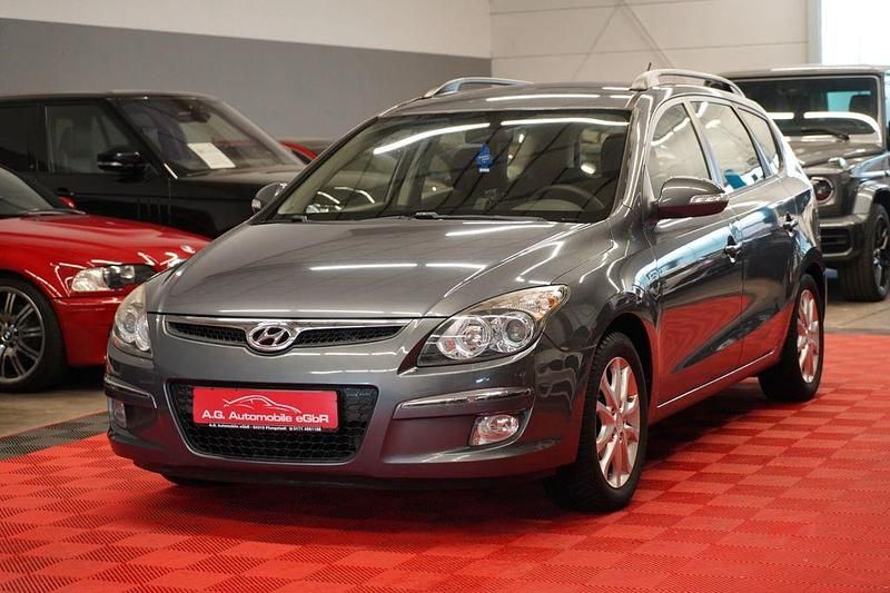 Grau Gebraucht 2009 Hyundai i30 Comfort Kombi | 3.950 € (Etwas zu teuer) - Bild 1/4