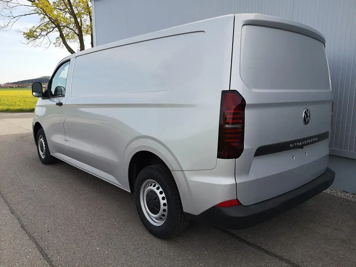 Neu VW T7 100 kW (136 PS) 2026 Light grey metallic Van