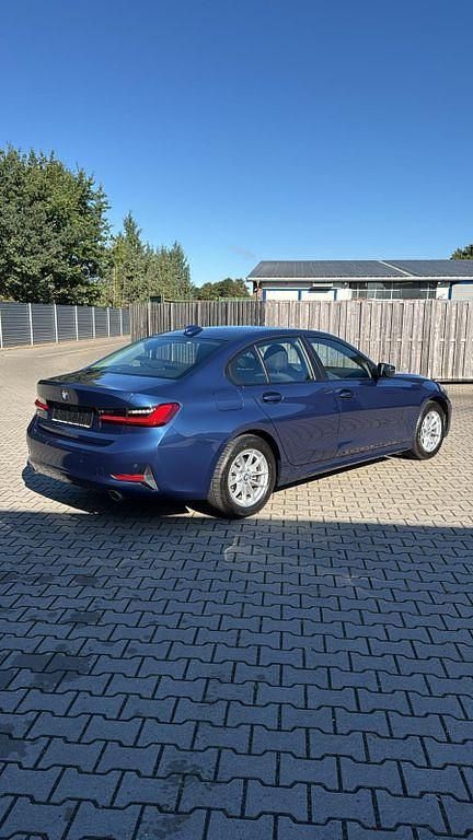 Gebraucht BMW 318 Advantage 150 PS (110 kW) 2021 Blau Limousine