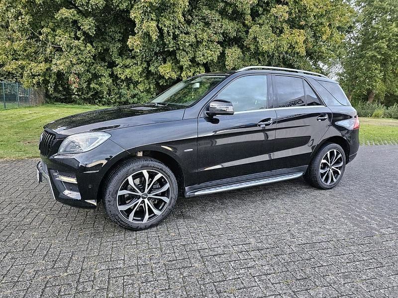 Schwarz Gebraucht 2012 Mercedes ML350 SUV | 19.349 € (Guter Preis) - Bild 1/4