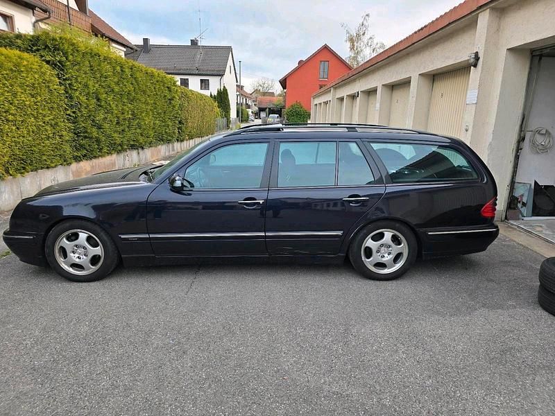 Gebraucht Mercedes E240 170 PS (125 kW) 2000 Violet Kombi