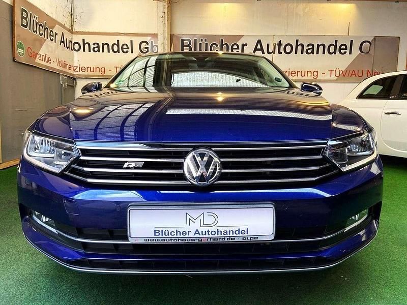 Gebraucht VW Passat Highline 150 PS (110 kW) 2018 Blau Kombi