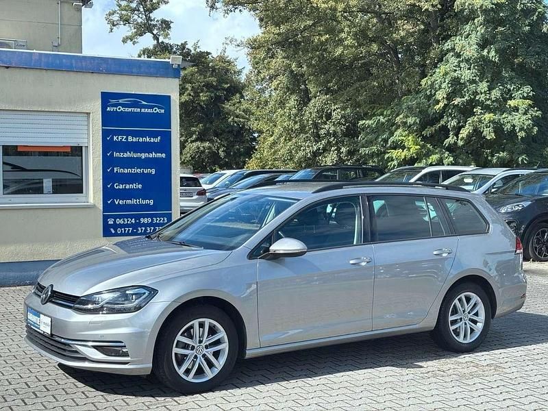 Silber Gebraucht 2018 VW Golf VII Kombi | 19.490 € (Teuer) - Bild 1/4