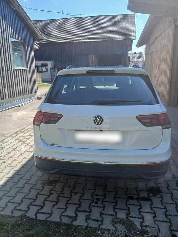 Gebraucht VW Tiguan 150 PS (110 kW) 2022 Weiß SUV