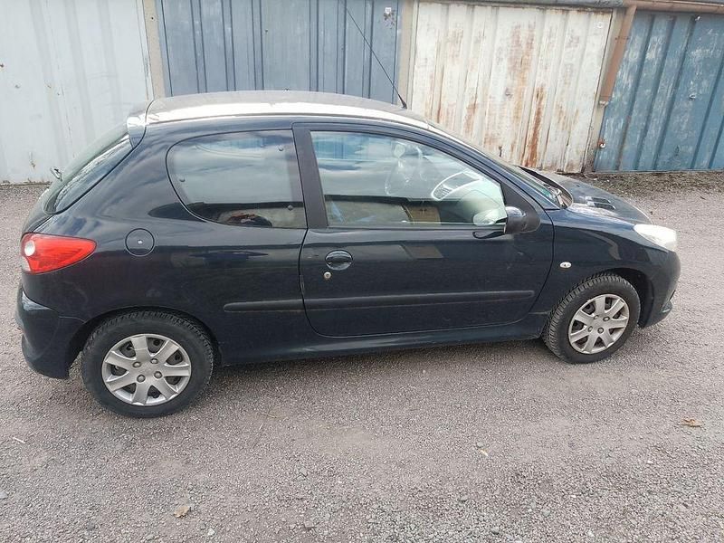 Gebraucht Peugeot 206 73 PS (53 kW) 2009 Blau Limousine