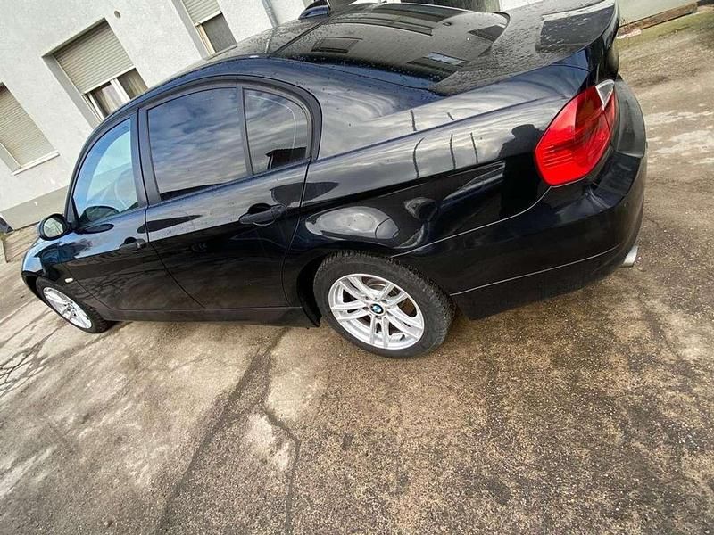 Gebraucht BMW 320 150 PS (110 kW) 2005 Black sapphire metallic Limousine