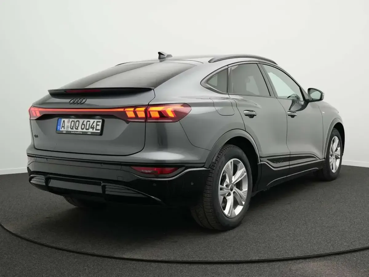 Gebraucht Audi Q6 e-tron Performance 225 kW (306 PS) 2026 Daytonagrau perleffekt SUV
