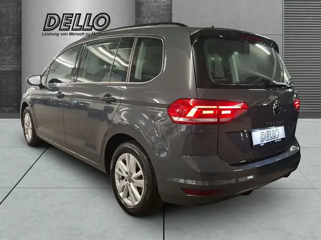 Second-hand VW Touran Comfortline 150 CP (110 kW) 2023 Gri Monovolum