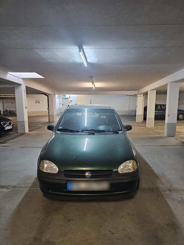 Grün Gebraucht 1996 Opel Corsa Limousine | 999 € (Fairer Preis) - Bild 1/4