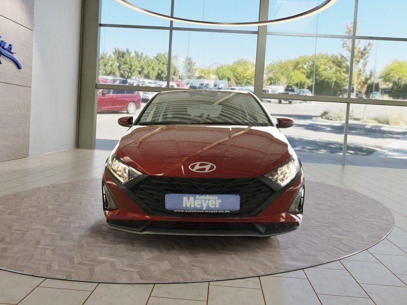 Neu Hyundai i20 79 PS (58 kW) 2025 Dragon rot Kleinwagen