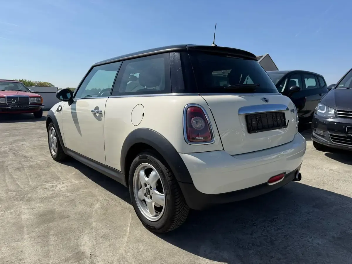 Używany Mini Cooper 120 KM (88 kW) 2008 Biały Hatchback