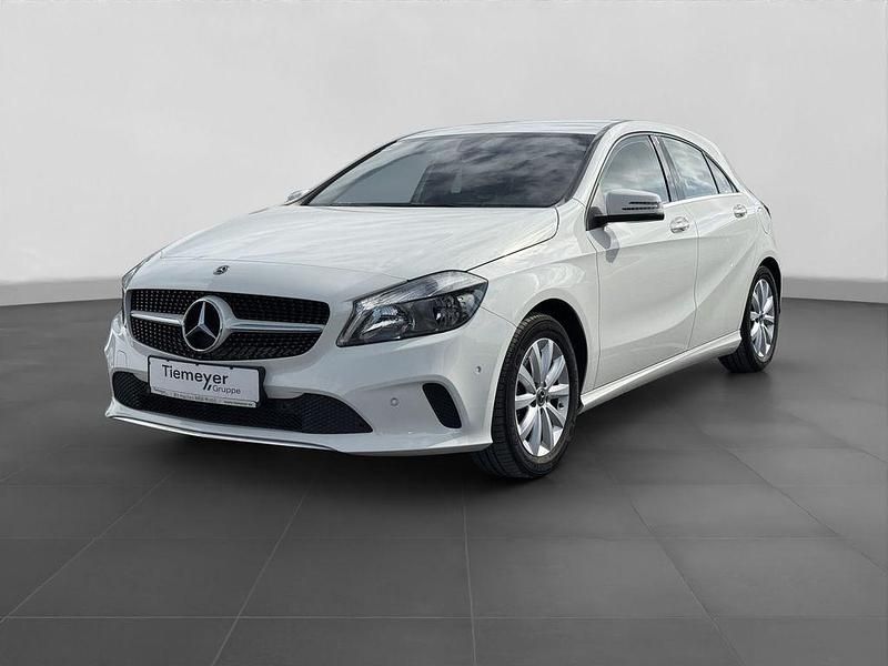 Weiß Gebraucht 2017 Mercedes A180 Limousine | 15.980 € (Fairer Preis) - Bild 1/4