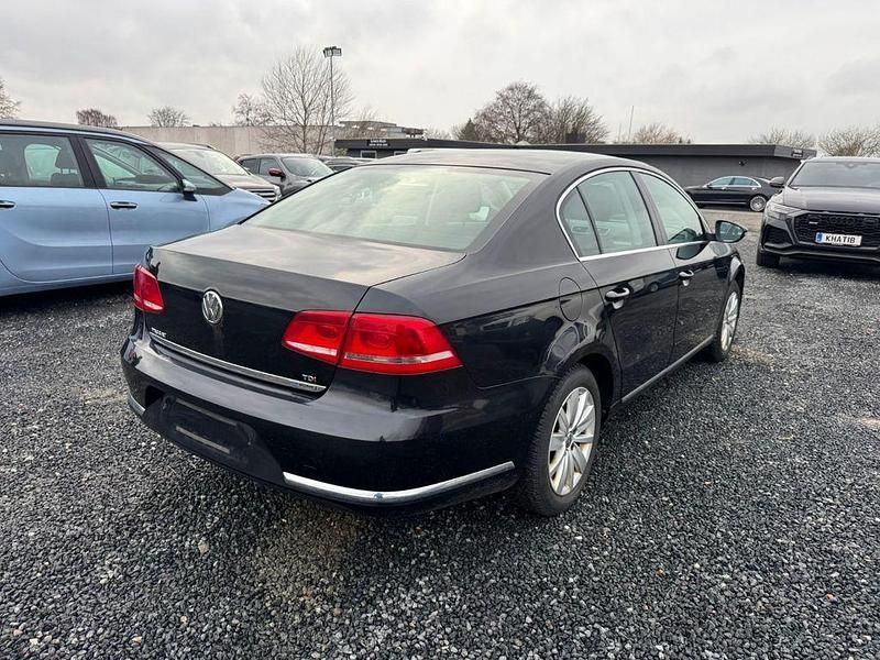 Gebraucht VW Passat Comfortline 105 PS (77 kW) 2011 Schwarz Limousine