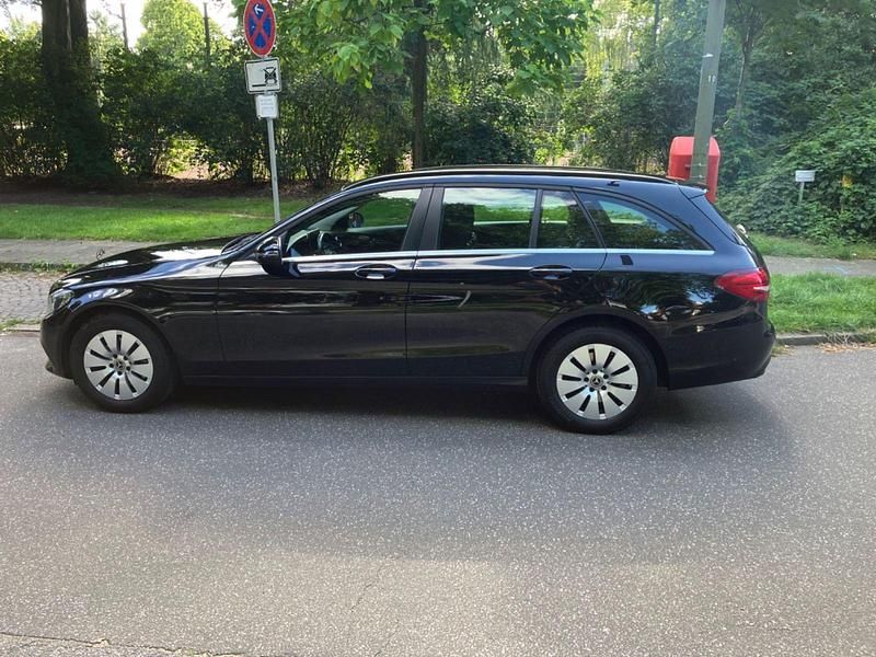 Schwarz Gebraucht 2019 Mercedes C200 Kombi | 15.999 € (Guter Preis) - Bild 1/4
