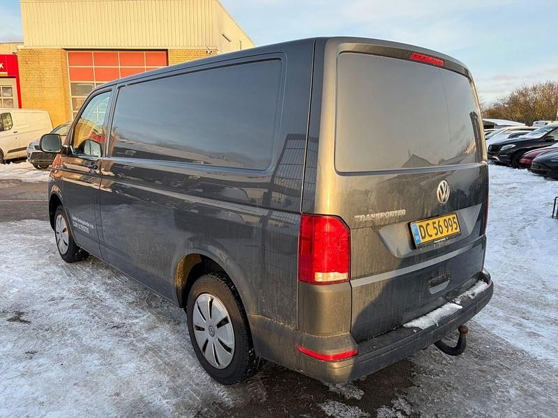 Gebraucht VW Transporter 150 PS (110 kW) 2021 Grau Van