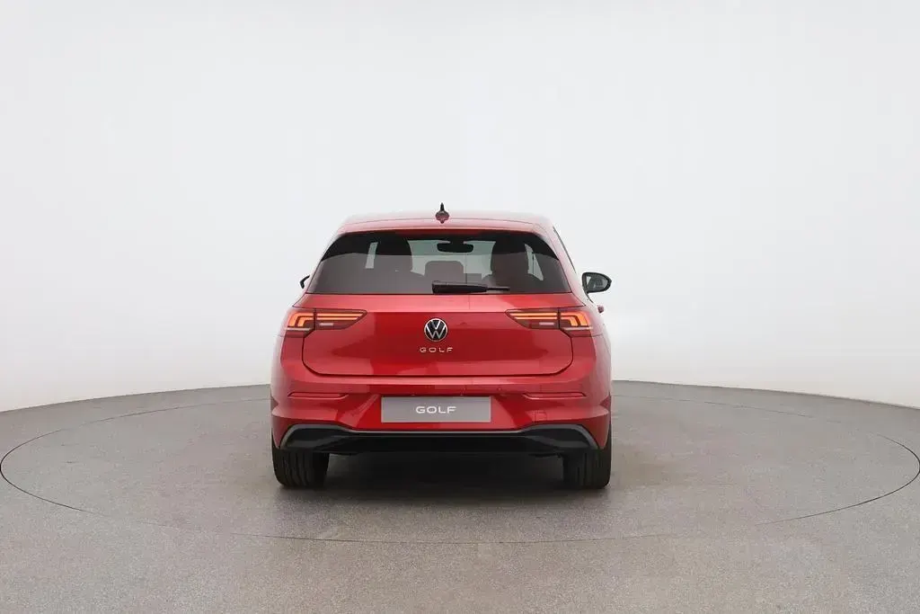 Neu VW Golf VIII 116 PS (85 kW) 2026 Rot Limousine