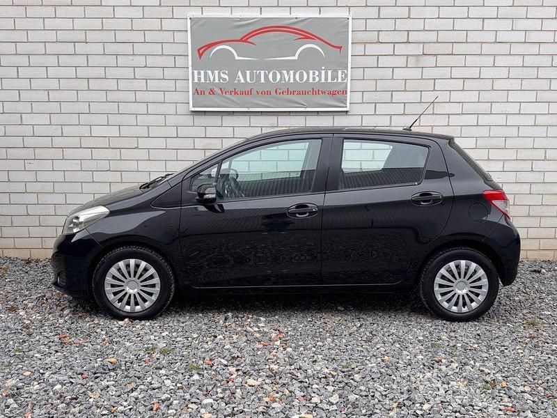 Gebraucht Toyota Yaris 69 PS (50 kW) 2012 Schwarz Kleinwagen