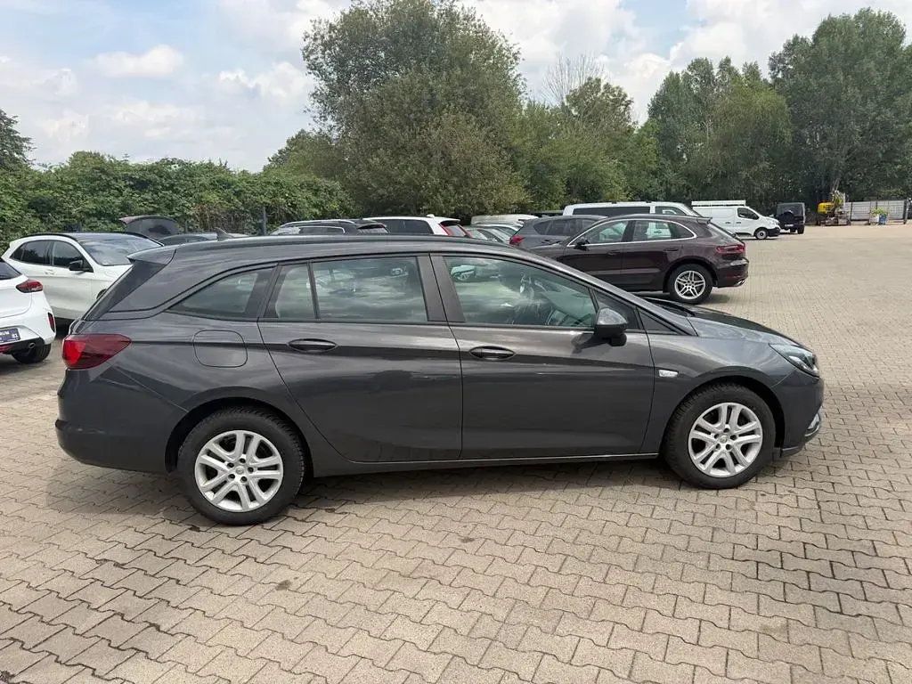 Gebraucht Opel Astra Edition 136 PS (100 kW) 2016 Grau Kombi