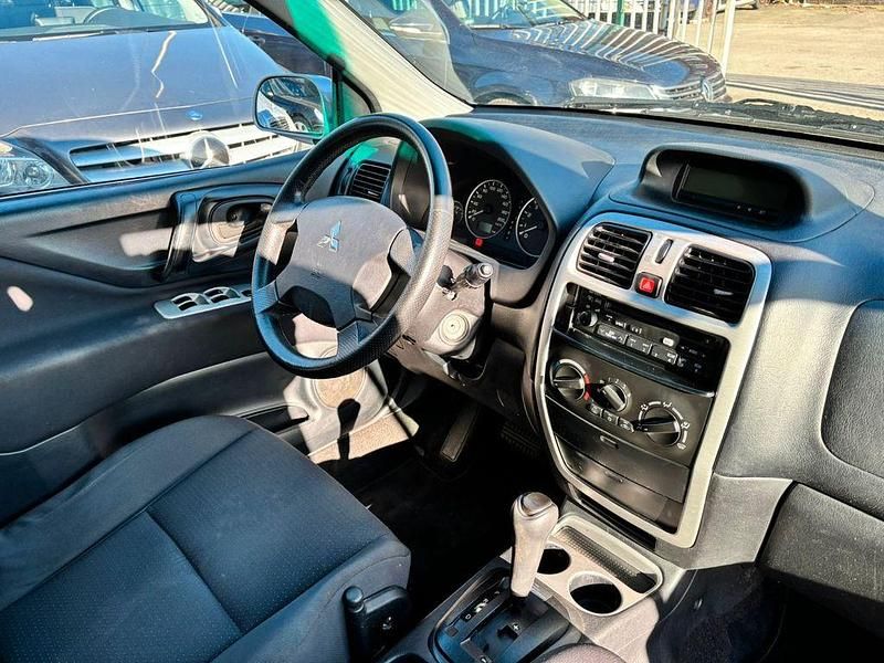 Gebraucht Mitsubishi Space Star Motion 98 PS (72 kW) 2004 Silber Van / Kleinbus