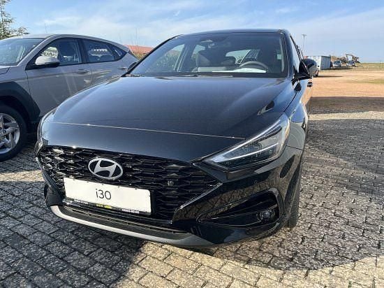 Schwarz Gebraucht 2025 Hyundai i30 Advantage Limousine | 27.750 € (Fairer Preis) - Bild 1/4