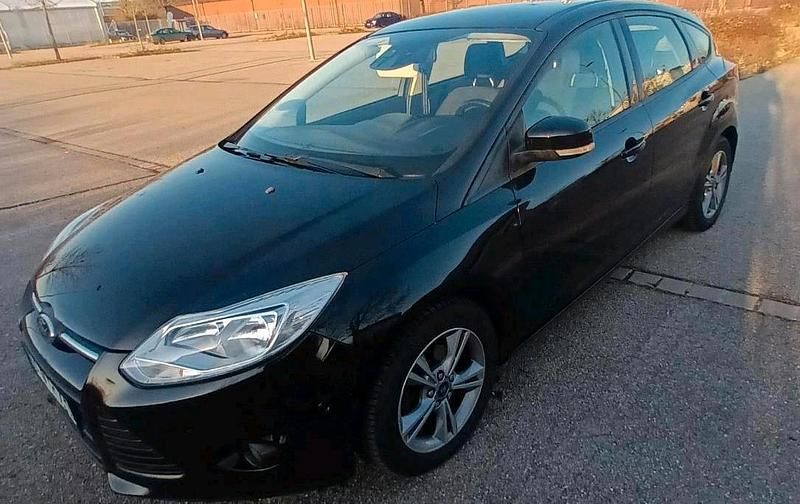 Gebraucht Ford Focus 125 PS (91 kW) 2013 Schwarz Limousine