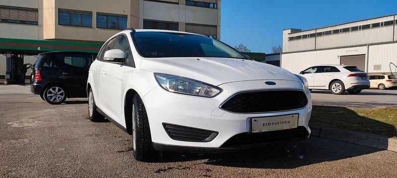 Weiß Gebraucht 2016 Ford Focus Trend Kombi | 6.900 € (Guter Preis) - Bild 1/4