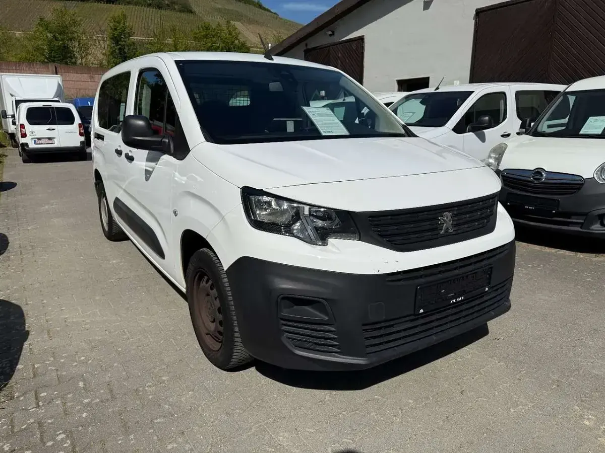 Gebraucht Peugeot Partner 102 PS (75 kW) 2021 Weiß Van / Kleinbus