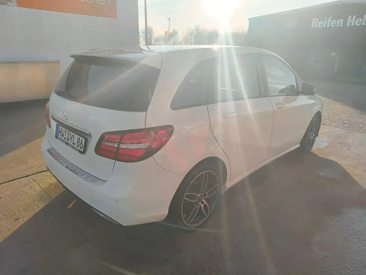 Gebraucht Mercedes B200 Urban 156 PS (114 kW) 2016 Weiß Van / Kleinbus