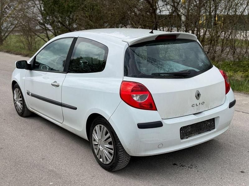 Gebraucht Renault Clio III 75 PS (55 kW) 2008 Weiß Kleinwagen