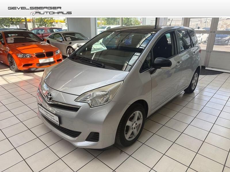 Silver metallic Gebraucht 2012 Toyota Verso-S Life Van / Kleinbus | 5.980 € (Fairer Preis) - Bild 1/4