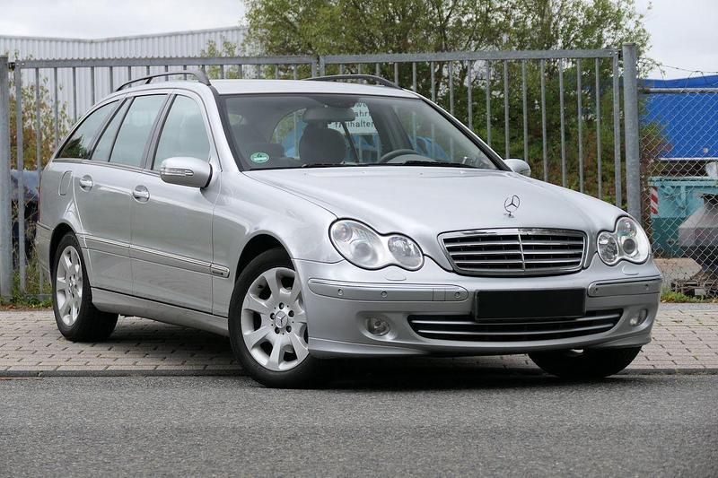 Silber Gebraucht 2006 Mercedes C220 Elegance Kombi | 3.950 € (Fairer Preis) - Bild 1/4