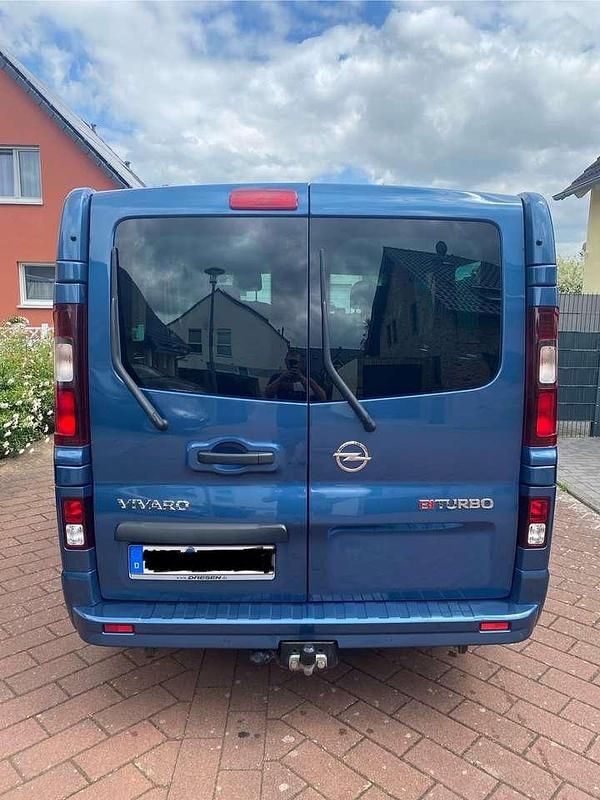 Blau Gebraucht 2018 Opel Vivaro Van | 24.900 € - Bild 1/4