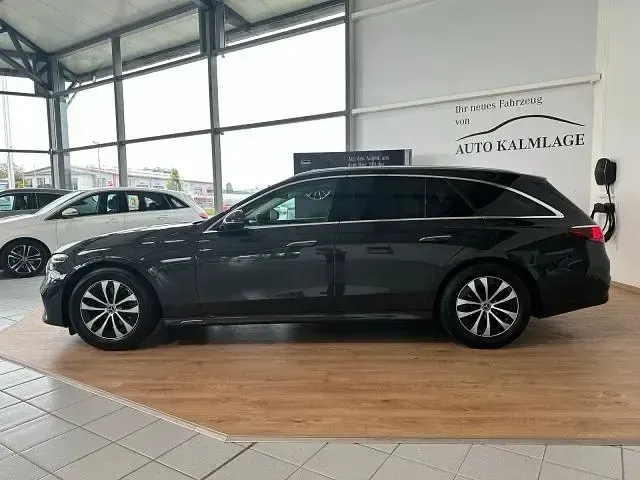 Gebraucht Mercedes E220 Avantgarde 197 PS (144 kW) 2025 Grau Limousine