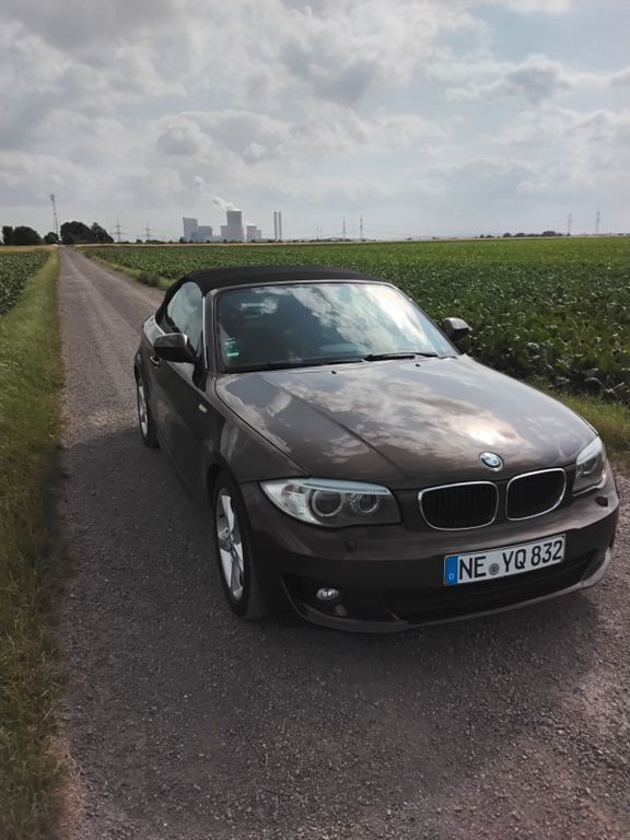 Braun Gebraucht 2011 BMW 125 Cabriolet Performance Cabrio | 9.999 € (Superpreis) - Bild 1/4