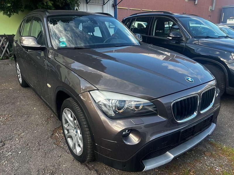Braun Gebraucht 2010 BMW X1 SUV | 6.999 € (Guter Preis) - Bild 1/4