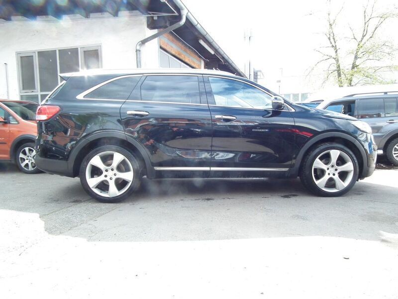Schwarz Gebraucht 2015 Kia Sorento Spirit SUV | 11.500 € (Etwas zu teuer) - Bild 1/4