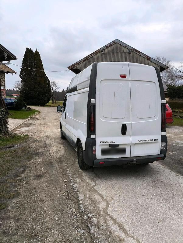 Gebraucht Opel Vivaro 135 PS (99 kW) 2004 Weiß Van / Kleinbus