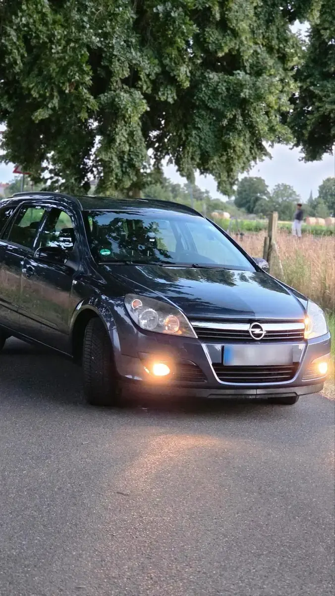 Gebraucht Opel Astra 105 PS (77 kW) 2006 Silber Kombi