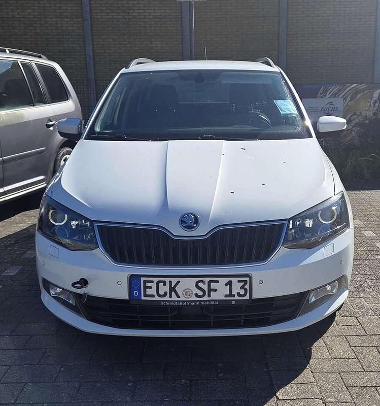 Moonweiss metallic Gebraucht 2017 Skoda Fabia Drive Kombi | 4.480 € (Superpreis) - Bild 1/3