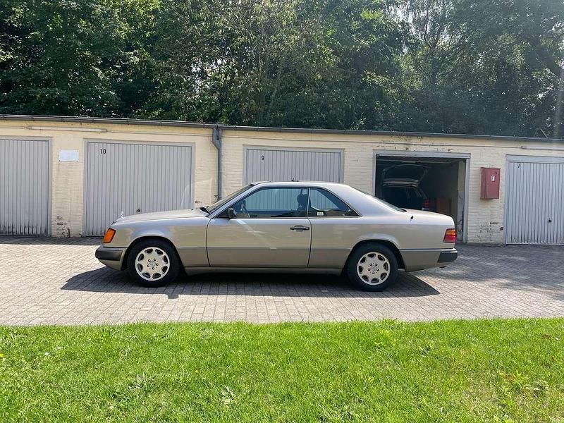 Silber Gebraucht 1989 Mercedes E300 Coupé | 7.000 € - Bild 1/4